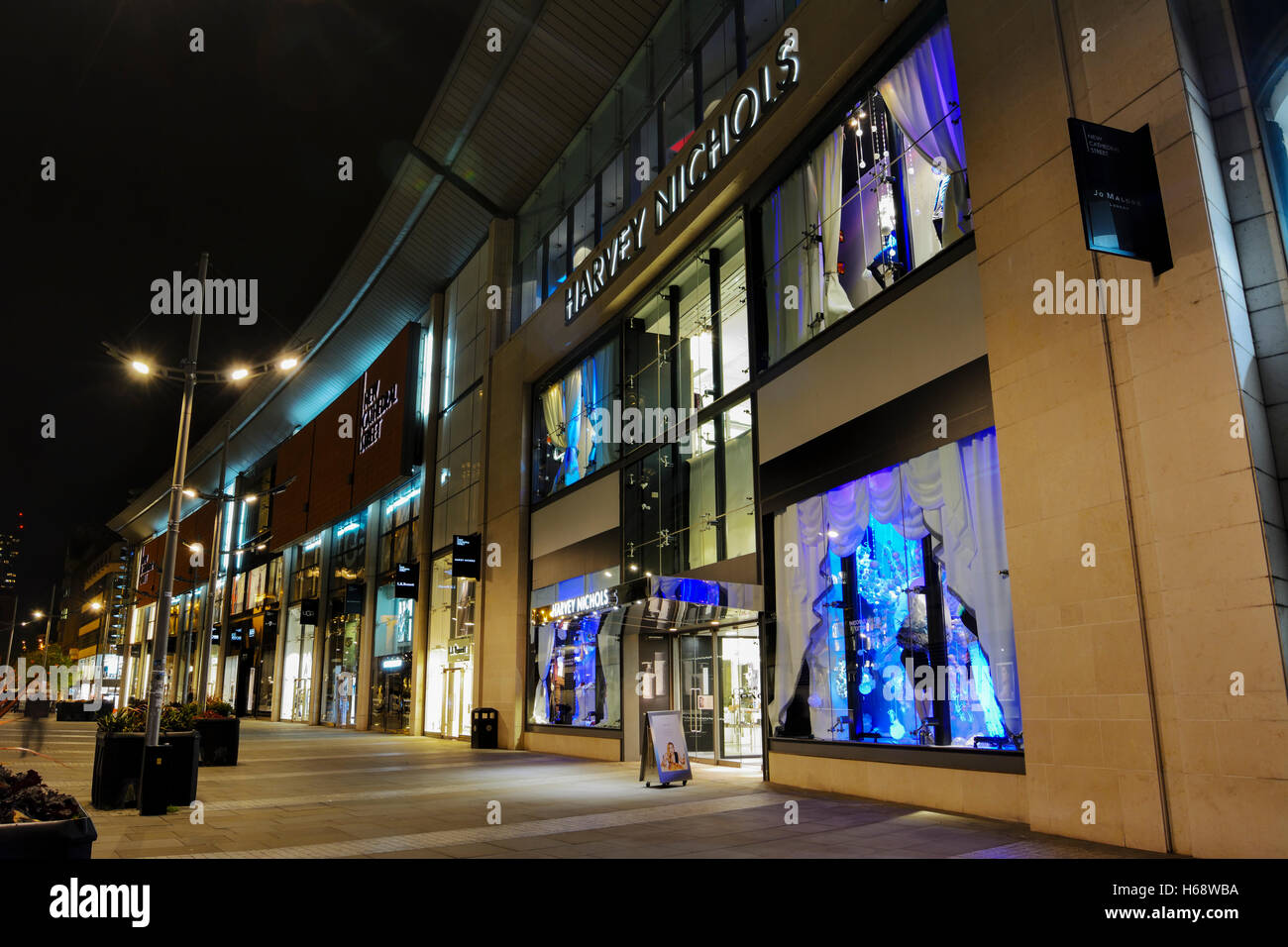 Harvey Nichols store nella nuova Cattedrale Street, il centro città di Manchester. Foto Stock