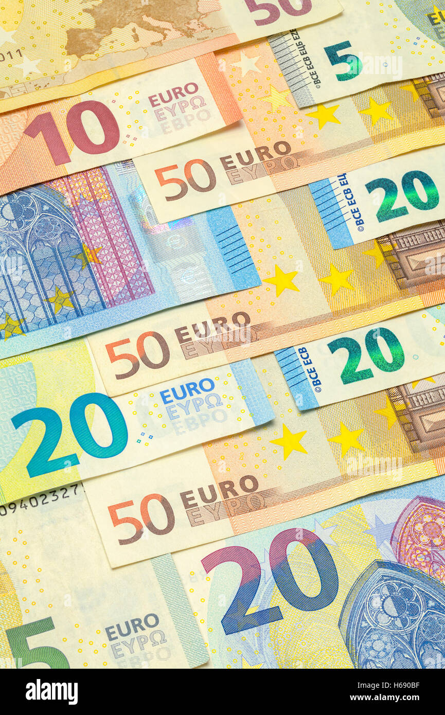 Varie Euro in contanti le fatture in formato verticale. Foto Stock