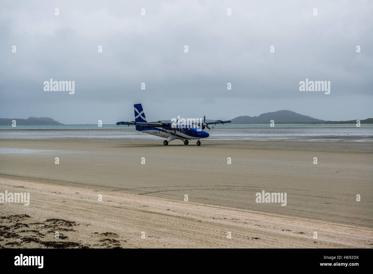 Un Volo Loganair Da Glasgow Atterra Su Un Tràigh Mhòr Beach