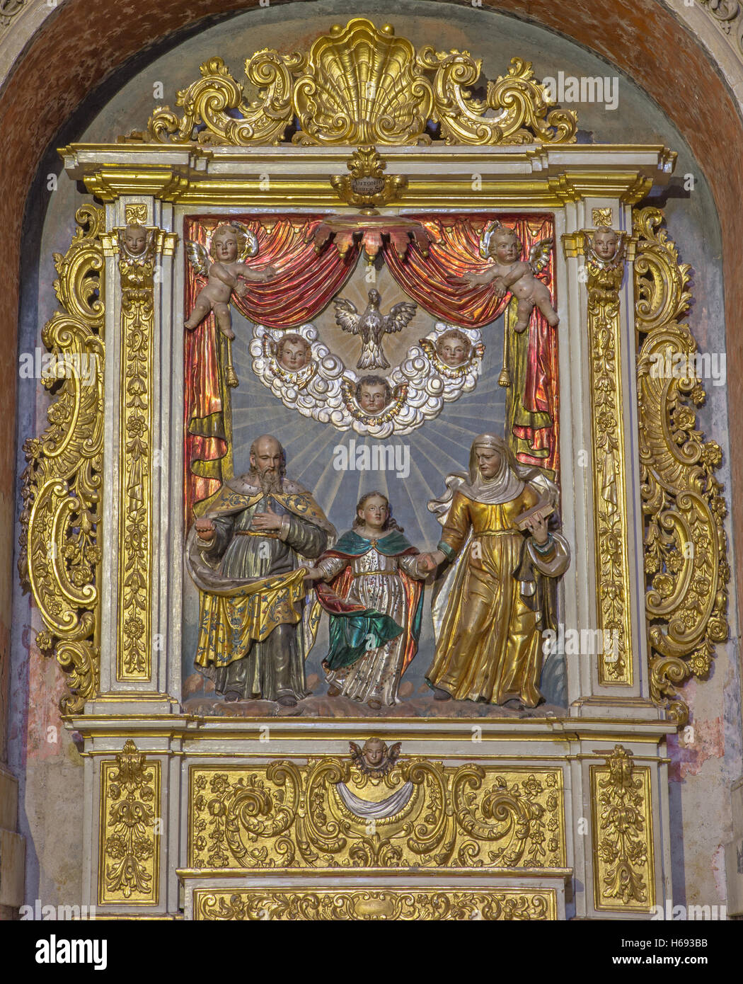 Salamanca - il barocco scolpito rilievo policromo di San Gioacchino, St. Ann e Virgim Maria nella nuova Cattedrale Foto Stock
