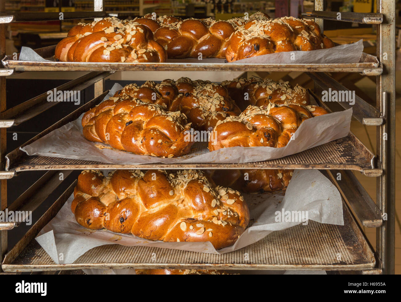 Dettaglio della torta di Natale con le mandorle su sfondo in legno, tipici cechi dolci di Natale Foto Stock