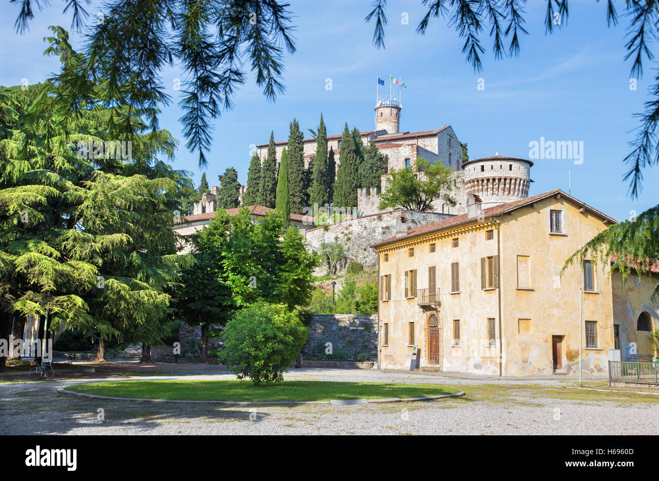 Brescia - Il castello e il parco nella luce della sera. Foto Stock