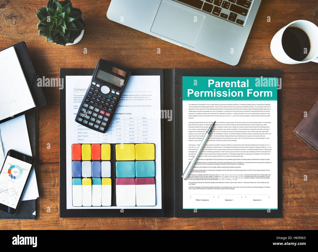 Autorizzazione parentale forma il concetto di contratto Foto Stock