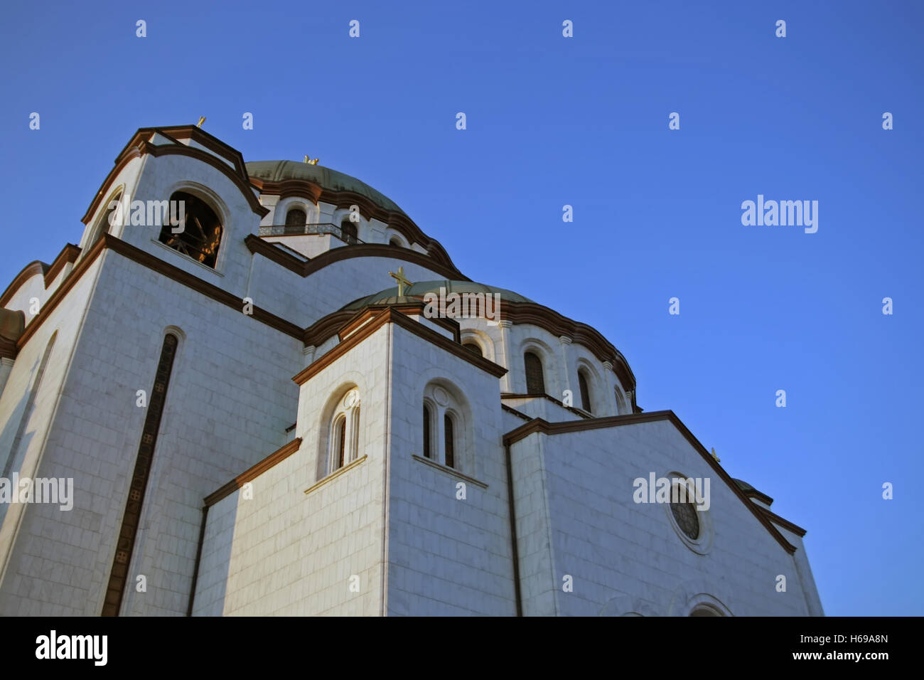 White cristiano ortodosso chiesa edificio. Foto Stock