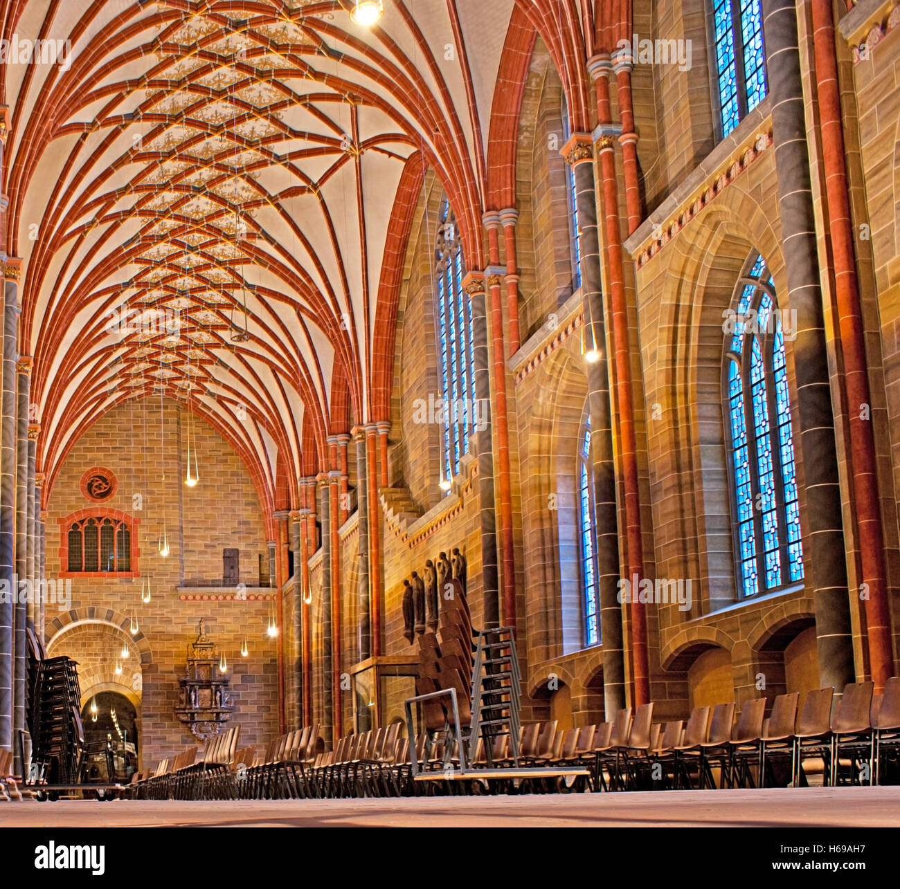 L'isola con il soffitto decorato nella cattedrale di San Pietro Foto Stock