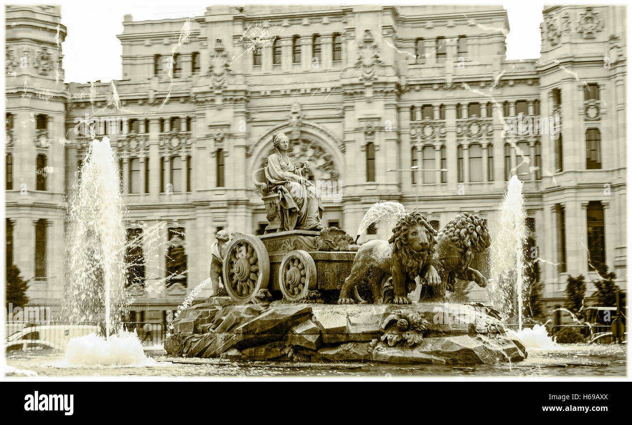 Cartolina Vintage con fontana in marmo con i lions è stata progettata da Ventura Rodriguez nel XVIII secolo e dedicato all'antica andare Foto Stock