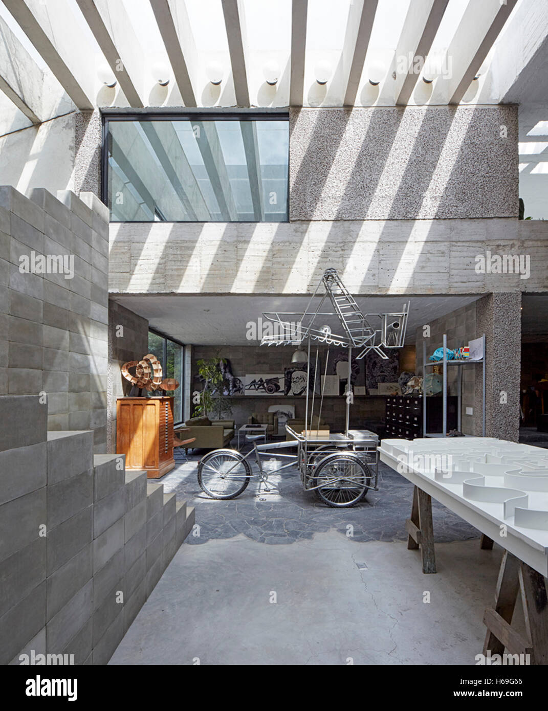 Nel complesso vista interna da artisti' studio. Pedro Reyes, casa di città del Messico. Architetto: N/A , 2015. Foto Stock