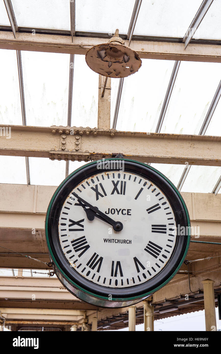 Il famoso orologio Joyce come usato nel film Il breve incontro a Carnforth stazione ferroviaria LANCASHIRE REGNO UNITO Foto Stock