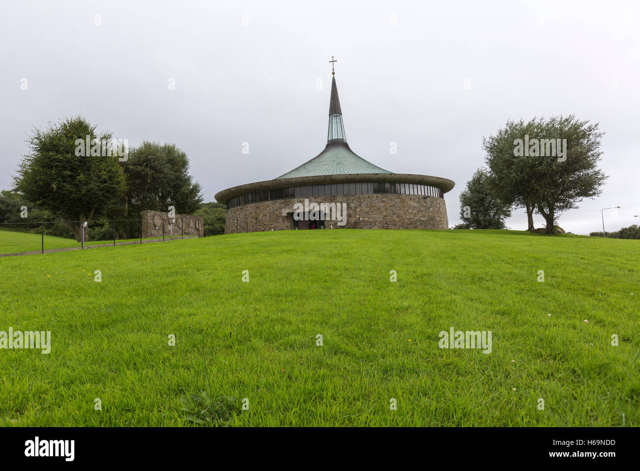 Burt chiesa da parte di architetti Frank Corr Liam McCormick. Contea di Donegal, Irlanda Foto Stock