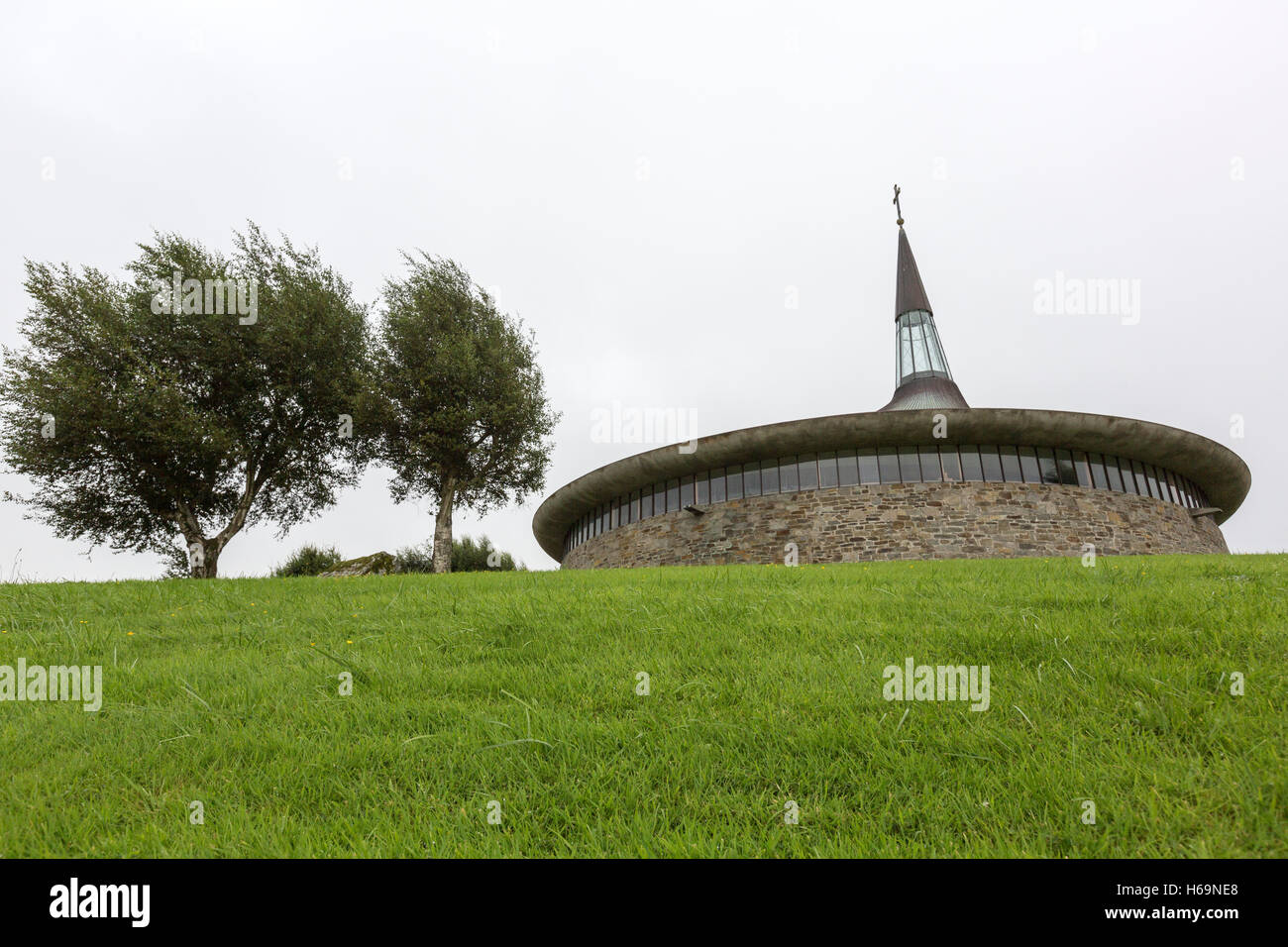 Burt chiesa da parte di architetti Frank Corr Liam McCormick. Contea di Donegal, Irlanda Foto Stock