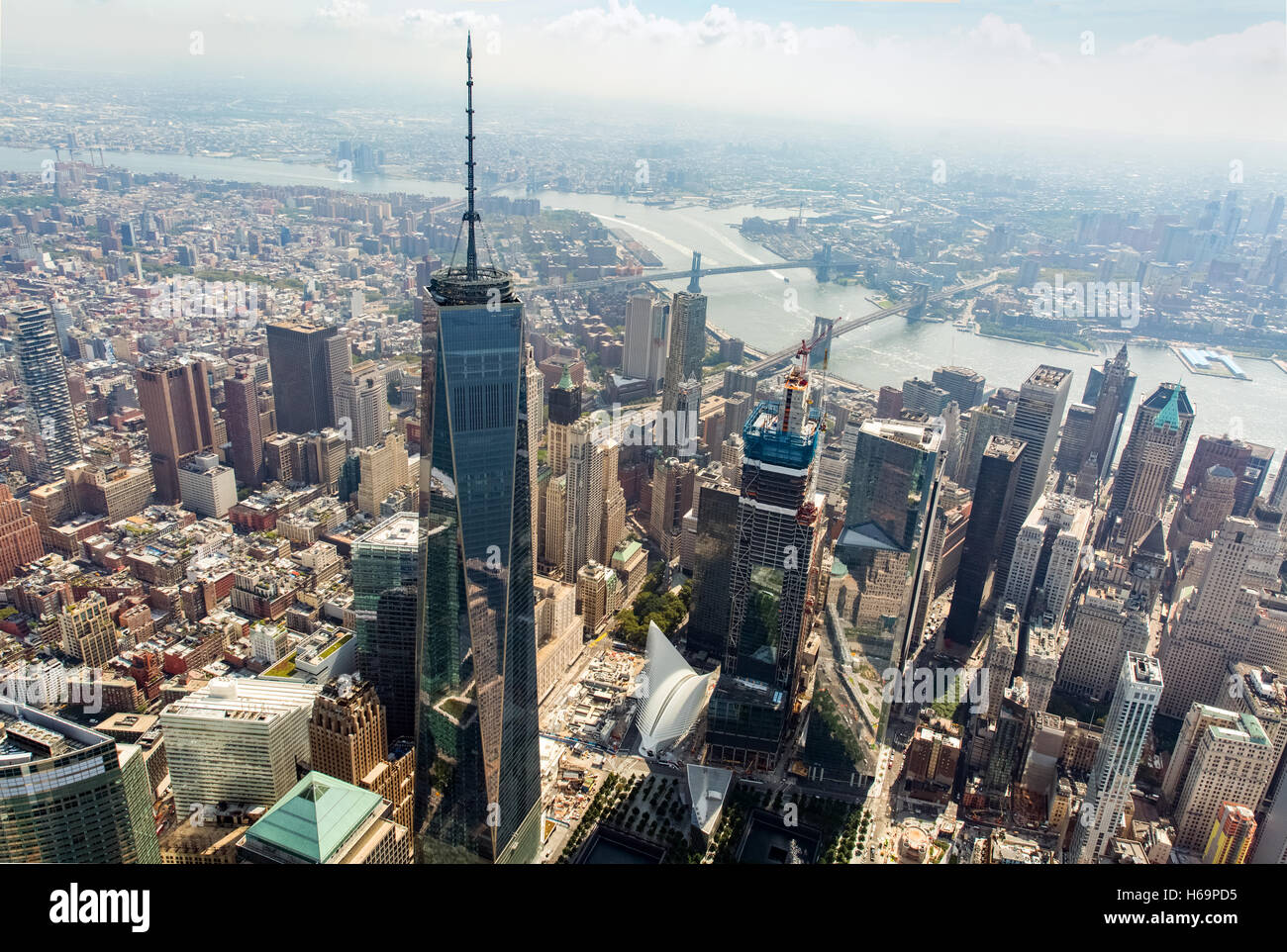 Vista aerea di One World Trade Center, noto anche come "Libertà" Tower il grattacielo più alto dell'Emisfero Occidentale, architetto David Childs. Vedere la descrizione per maggiori informazioni. Foto Stock
