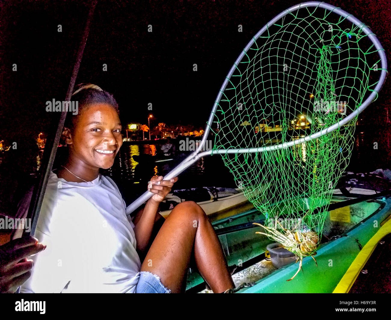 La nostra guida ci mostra varie acque poco profonde tesori delle saline di Ibis Bay a Key West, Florida Foto Stock