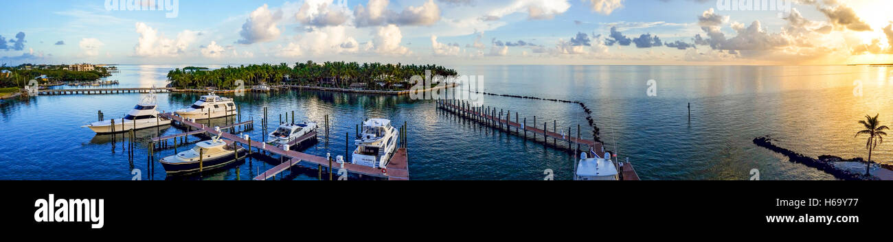 Vista dalla parte superiore del faro Faro Blanco Resort e Yacht Club nella maratona in Florida Keys. Foto Stock