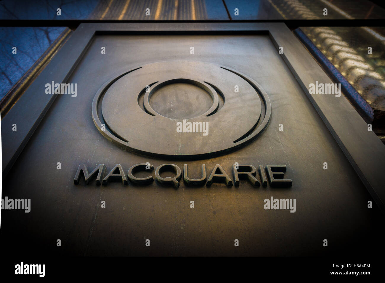 Il logo di bronzo di Macquarie Bank in Australia Foto Stock