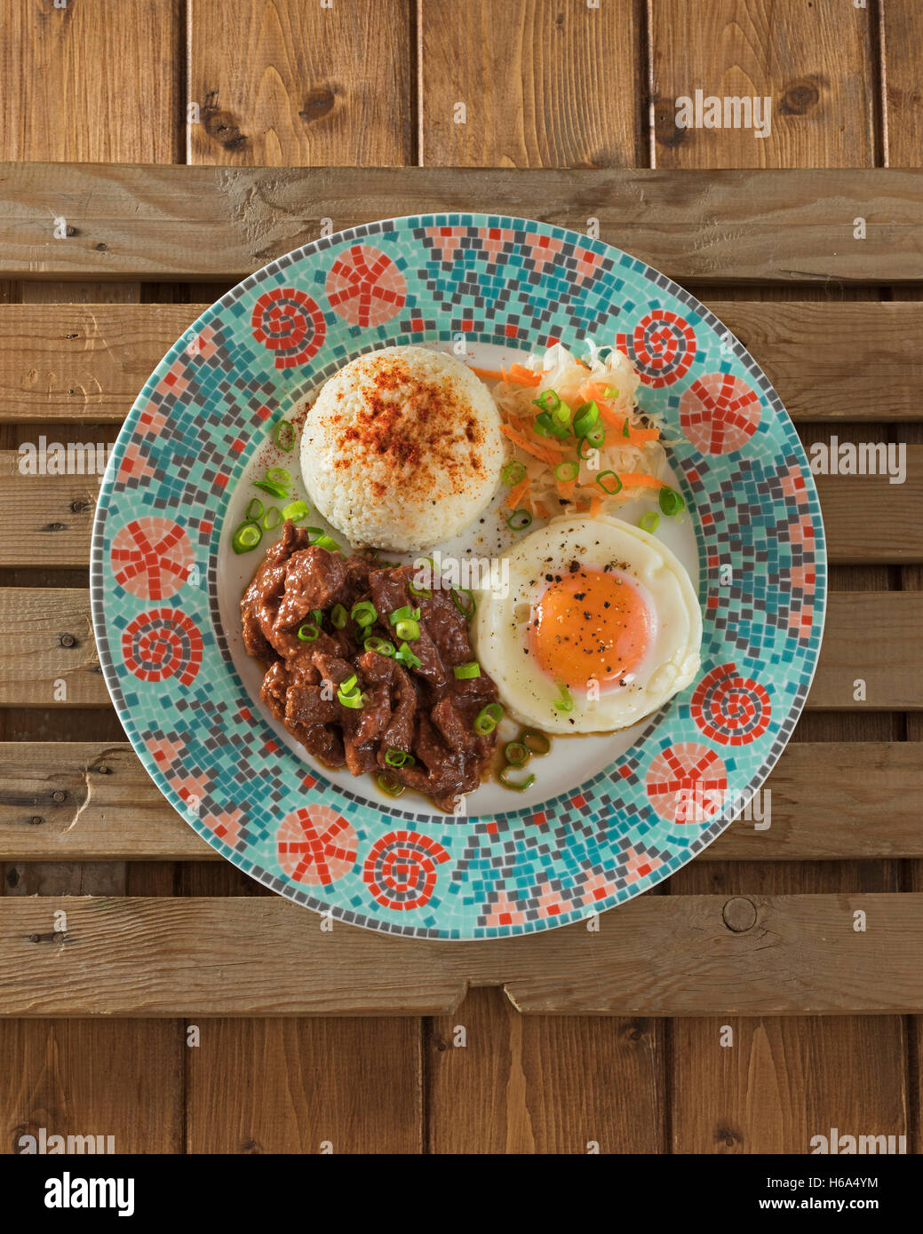 Tapsilog. Colazione filippini piatto a base di carne di manzo, uova fritte e riso. Filippine cibo Foto Stock