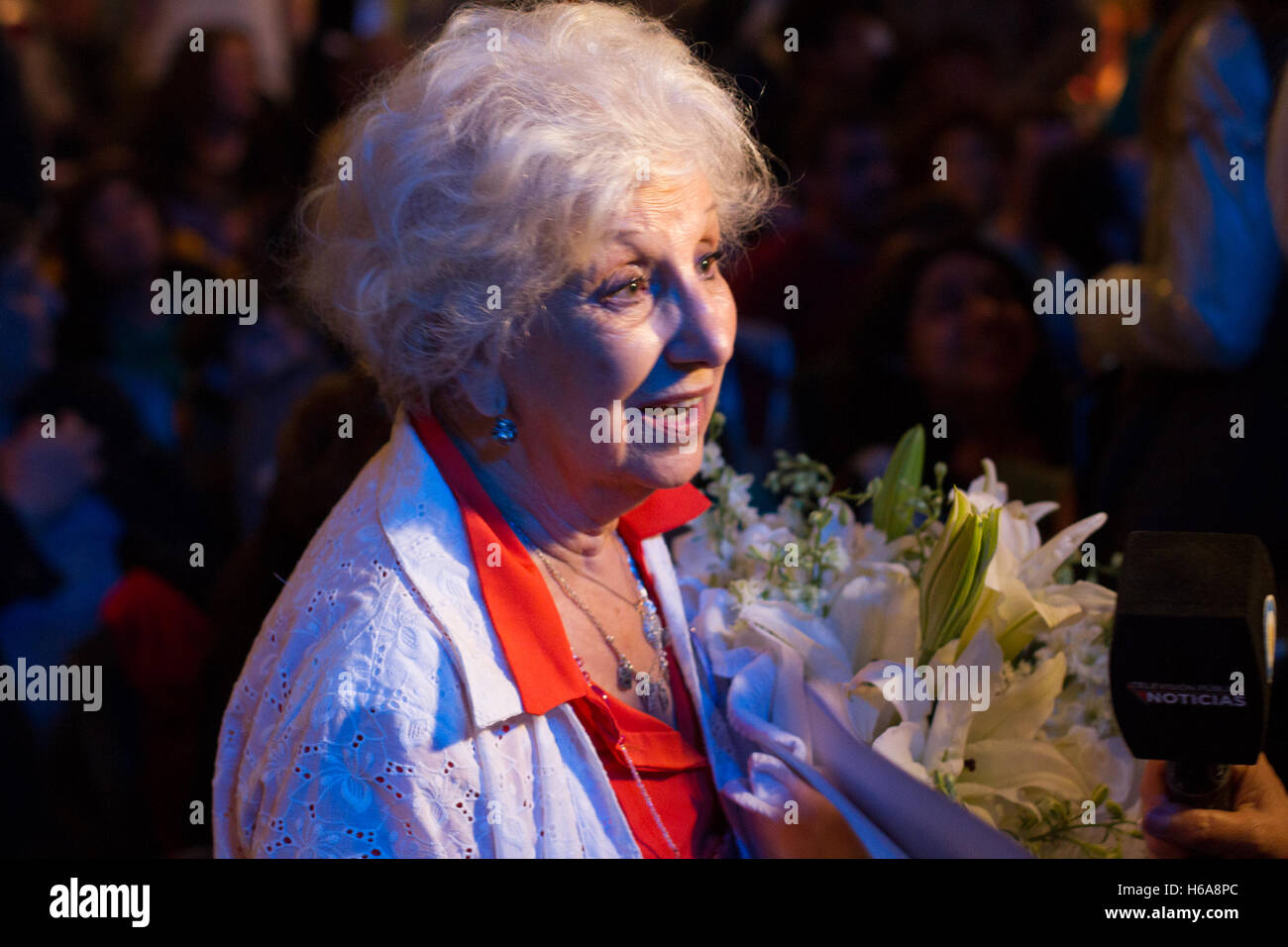 Buenos Aires, Argentina. 25 ott 2016. Estela de Carlotto, presidente delle nonne di Plaza de Mayo durante la celebrazione del 39o anniversario dell'organizzazione Foto Stock