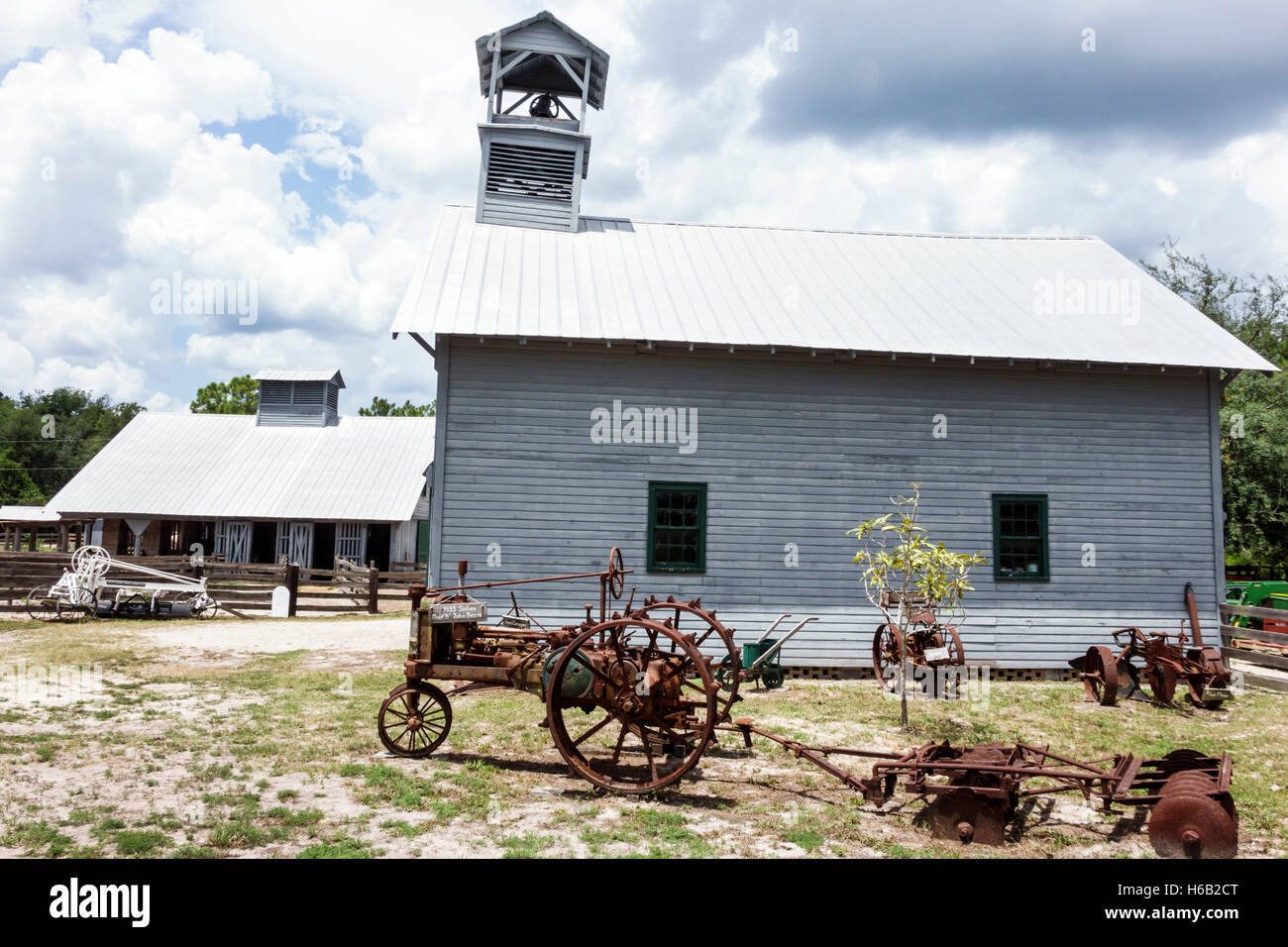 Florida Palm Coast, Florida Agricultural Museum, museo di storia vivente, fattoria pioniere casa, restaurato, epoca della depressione, trattore, FL160804027 Foto Stock