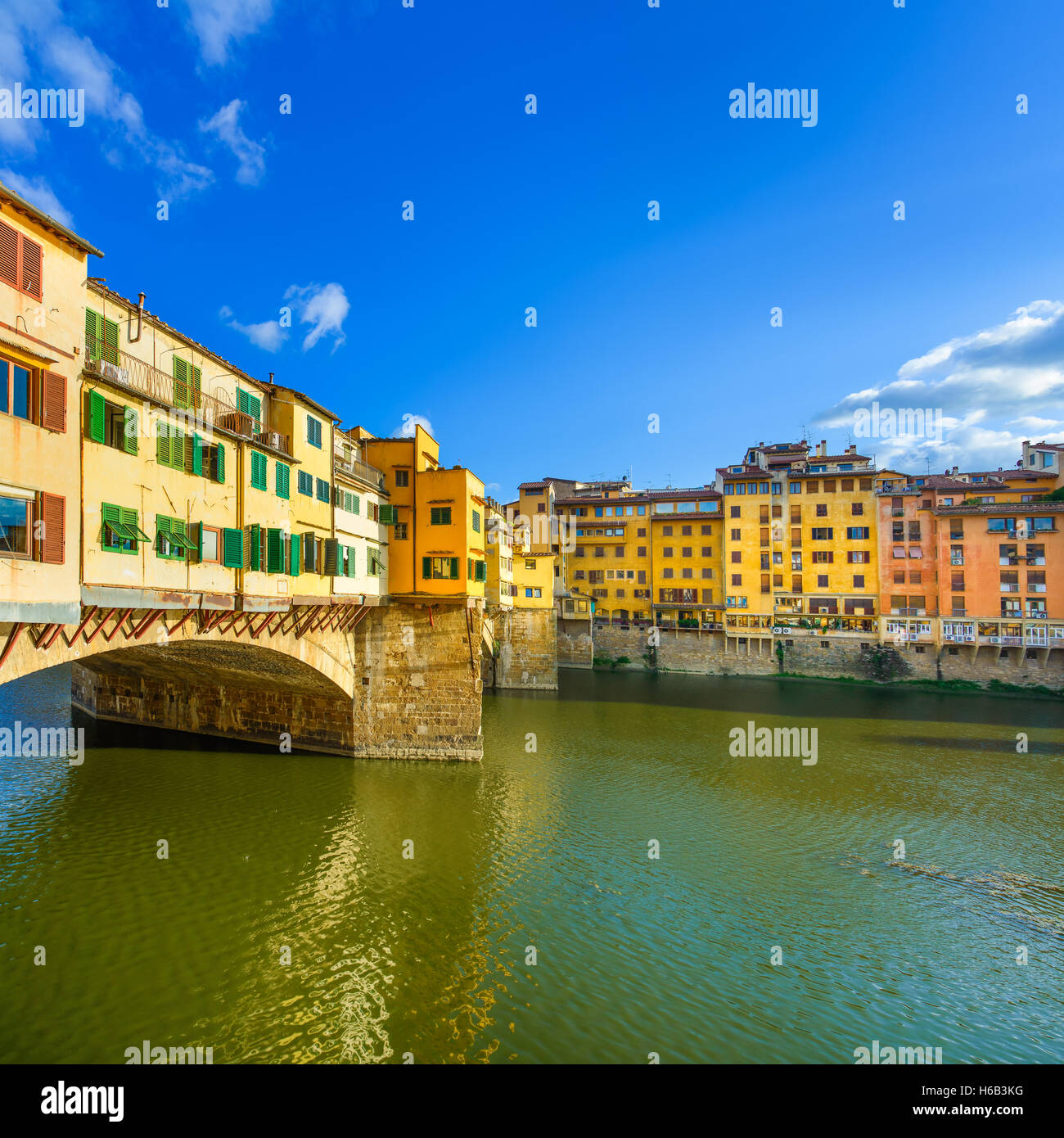 Ponte Vecchio sul tramonto, Ponte Vecchio, pietra miliare medievale sul fiume Arno. Firenze, Toscana, Italia. Foto Stock
