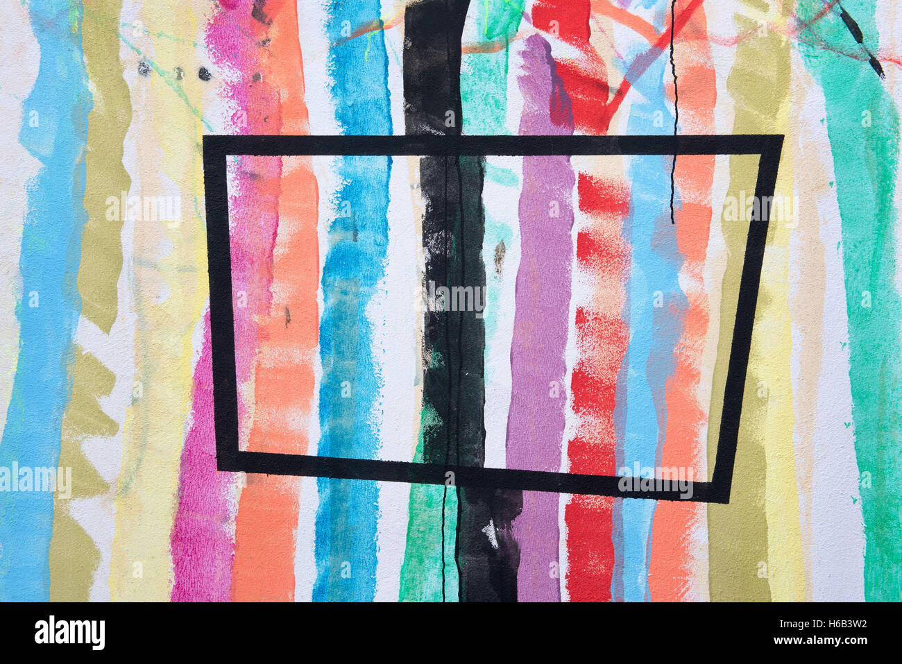 Ottuso contorno nero rettangolo verde, giallo, arancio, blu e rosso gocciolante pittura con striping Foto Stock
