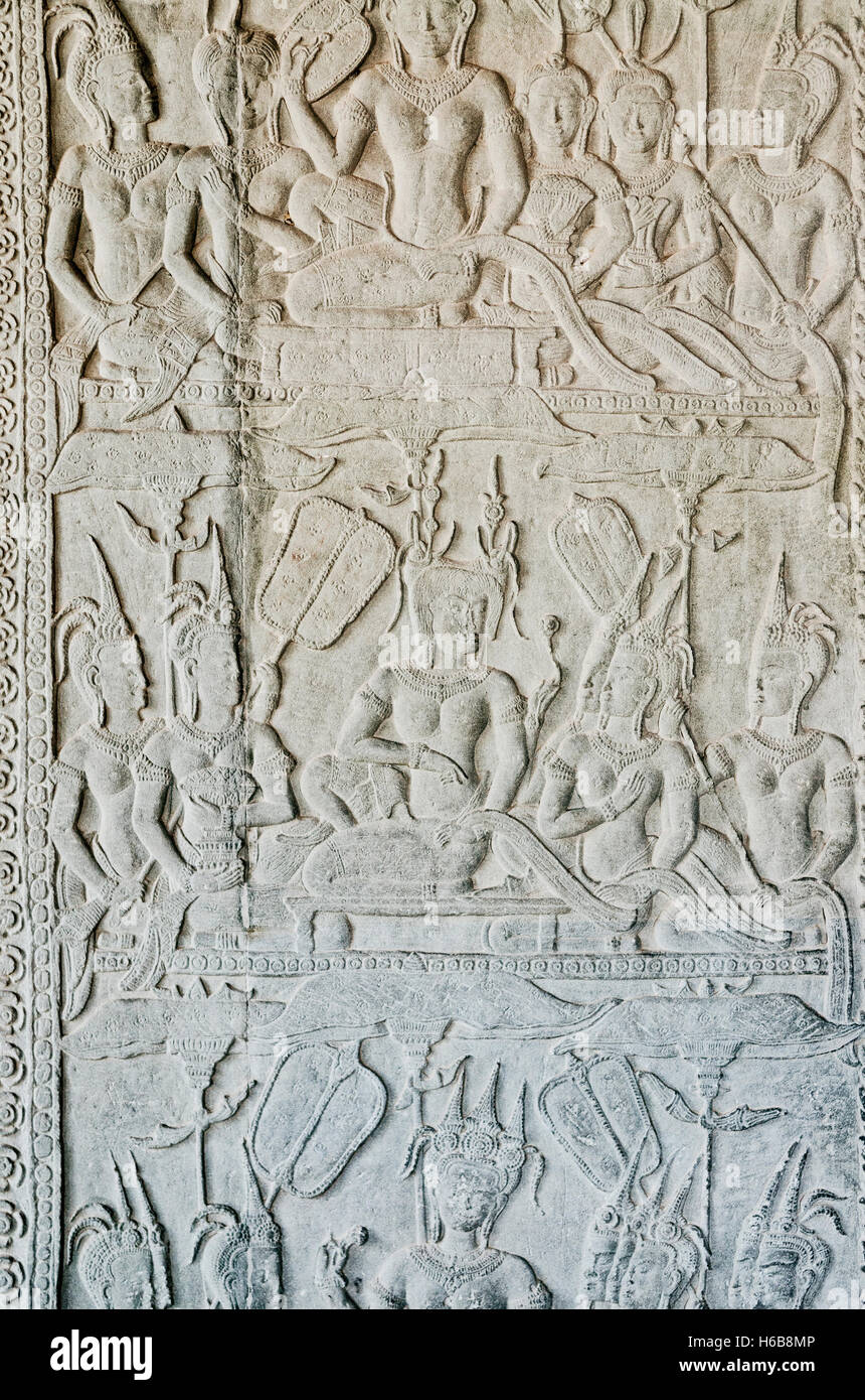 Antica pietra asiatici figure scolpite in buddista di Angkor Wat Cambogia Foto Stock