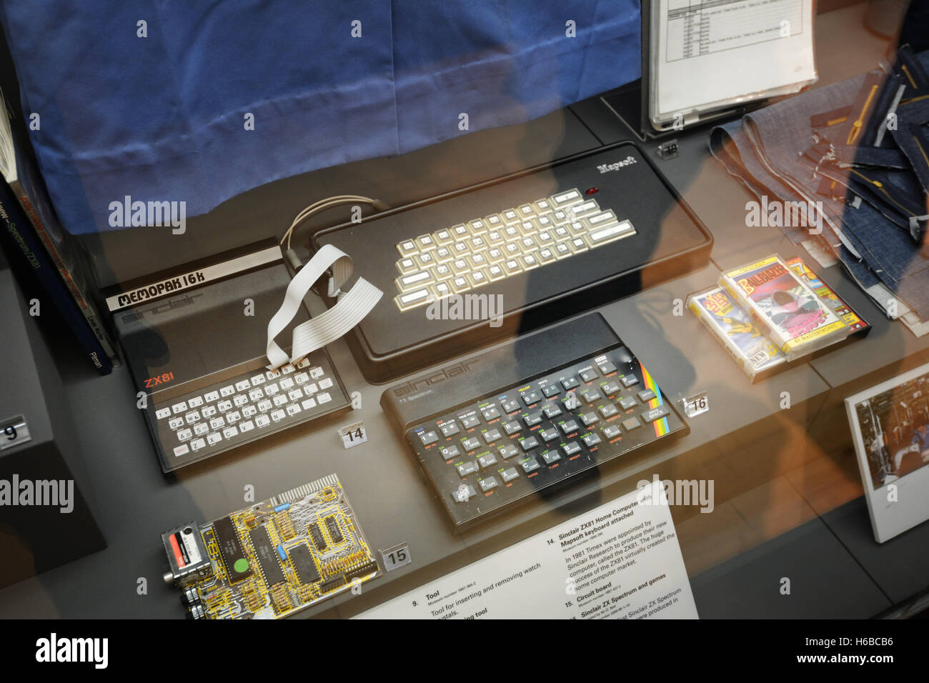 Regno Unito, Scozia, Dundee, la McManus museo,"valorizzare della moderna Dundee' Gallery, Sinclair Spectrum presenta Foto Stock