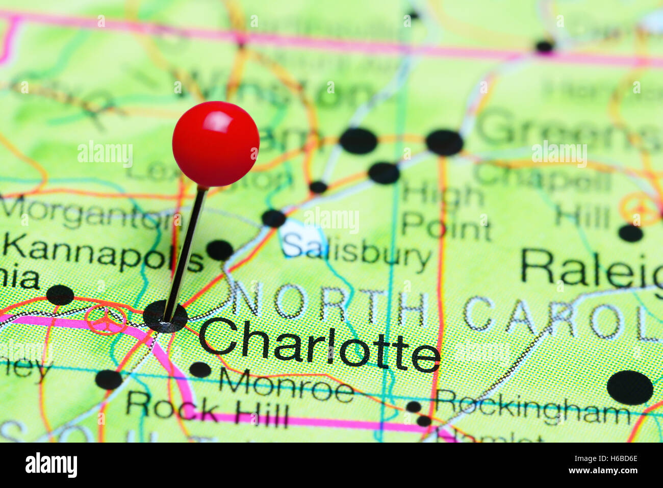 Charlotte imperniata su una mappa del Nord Carolina, STATI UNITI D'AMERICA Foto Stock