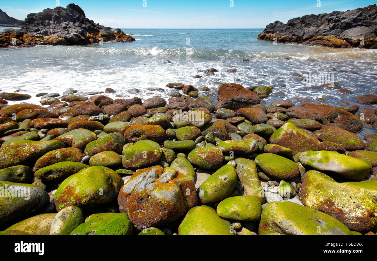 Spiaggia di ciottoli di Agua de Pau, Azzorre. Il Portogallo. Posizione orizzontale Foto Stock