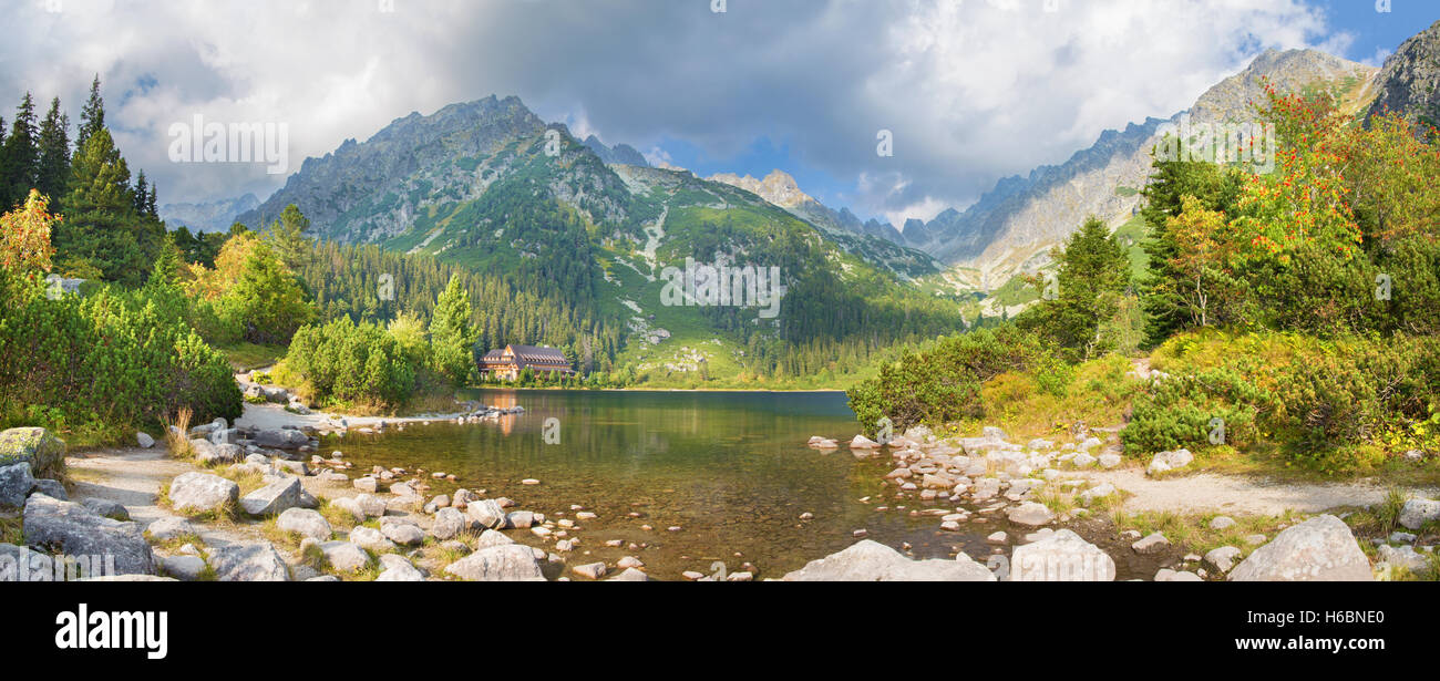 Alti Tatra - Popradske Pleso lago e Chalet Foto Stock