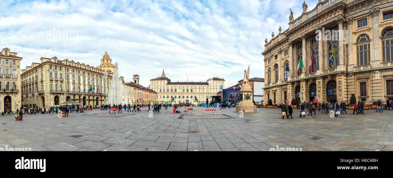 I turisti di visitare Piazza San Carlo a Torino, Italia Foto Stock