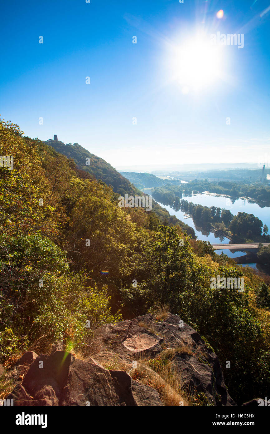 Germania, Dortmund, vista dalla scarpata vicino al Hohensyburg al lago Hengstey Foto Stock
