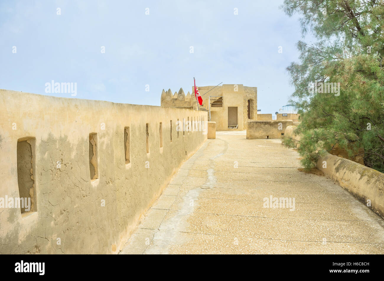 Visitare la Kasbah la sua possibile passeggiare attorno alla cittadella sui bastioni' top, Hammamet, Tunisia. Foto Stock