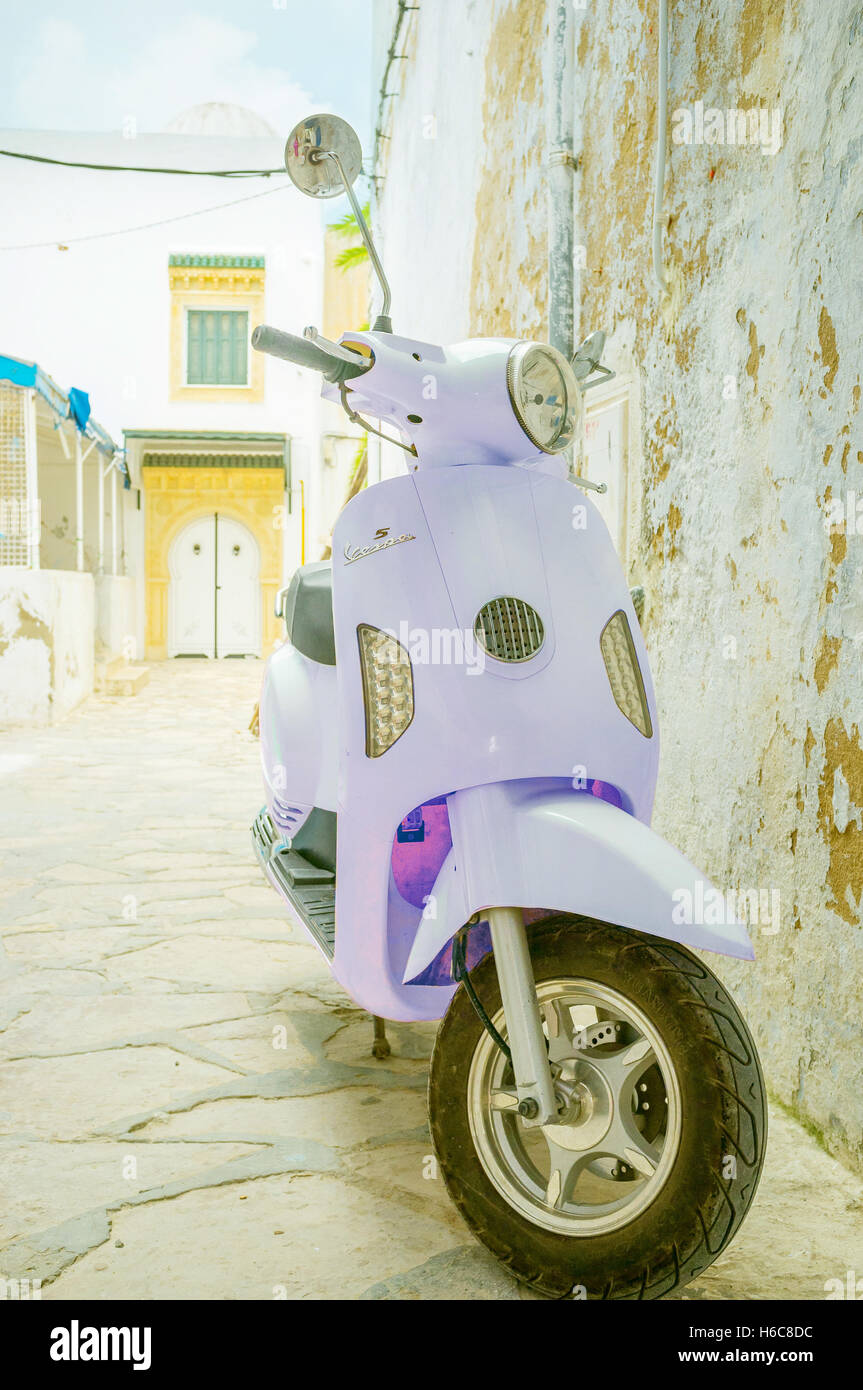 Gli scooter sono molto popolari nella vecchia città araba, causa le strade sono troppo strette per altri mezzi di trasporto Foto Stock