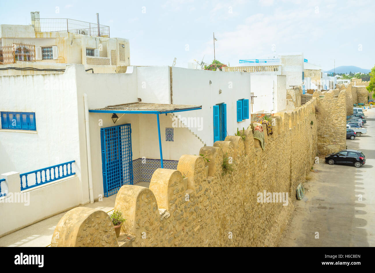 Il ben conservato bastione di Hammamet dà la possibilità di immaginare l'aspetto medievale della città araba, Tunisia. Foto Stock