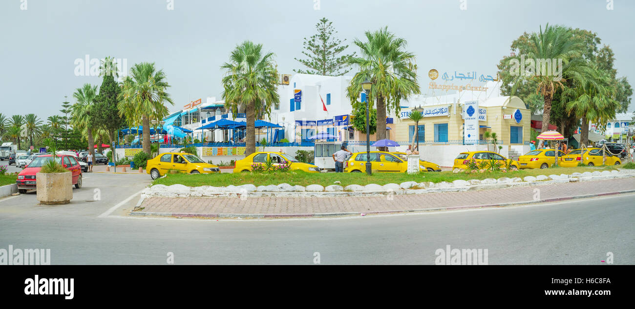 La piazza vicino alla Medina è utilizzato come il parcheggio taxi Foto Stock