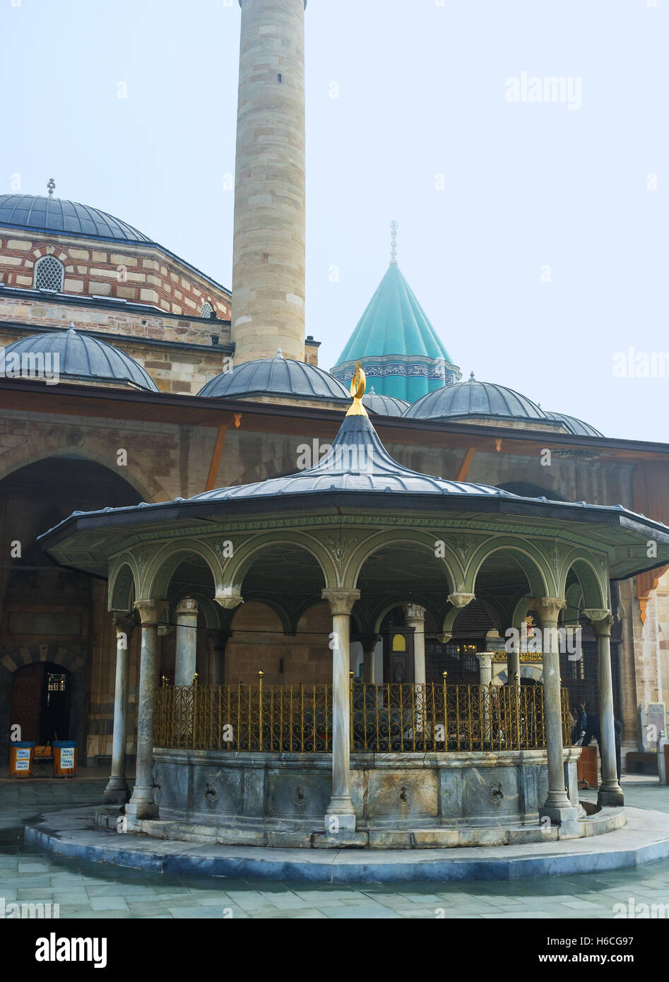 La Scenic sadirvan (abluzione fontana) nel museo di Mevlana Foto Stock