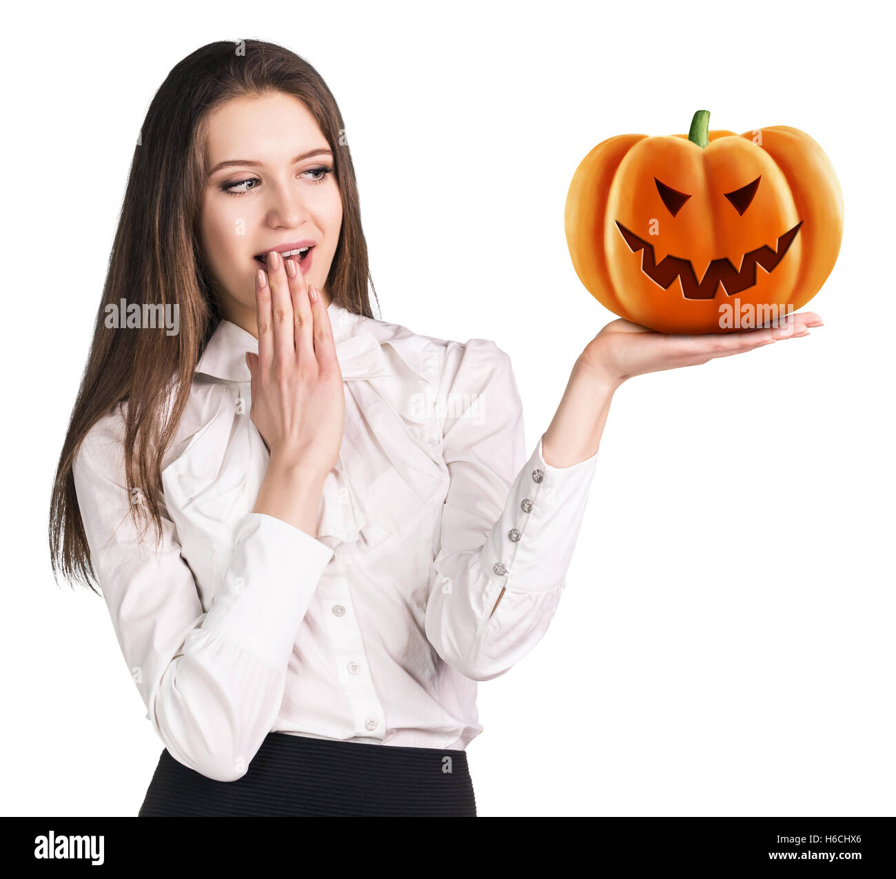 Sorpreso donna holding di zucca. Foto Stock