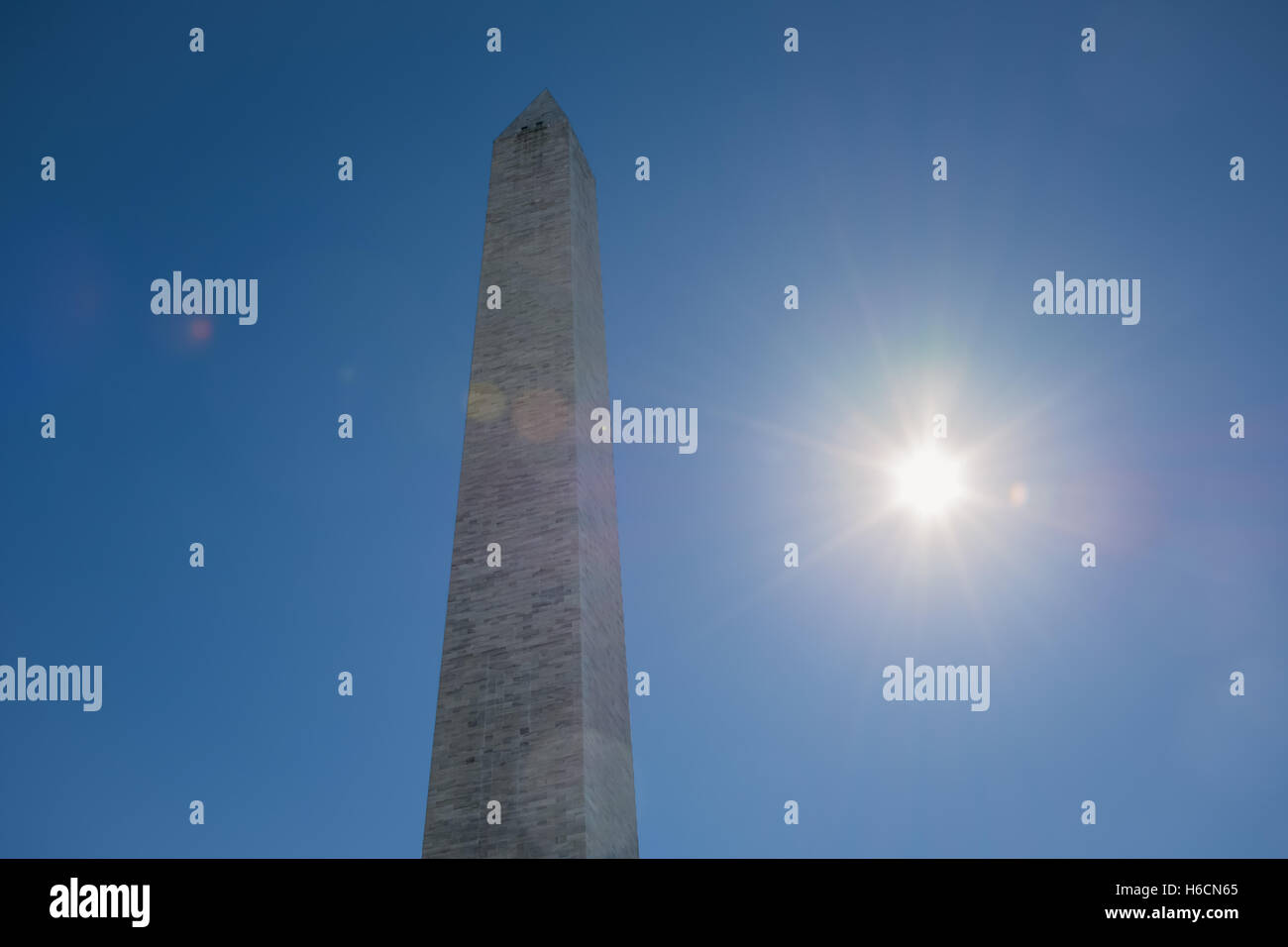Il Monumento di Washington nel Mid-Day Sun Foto Stock