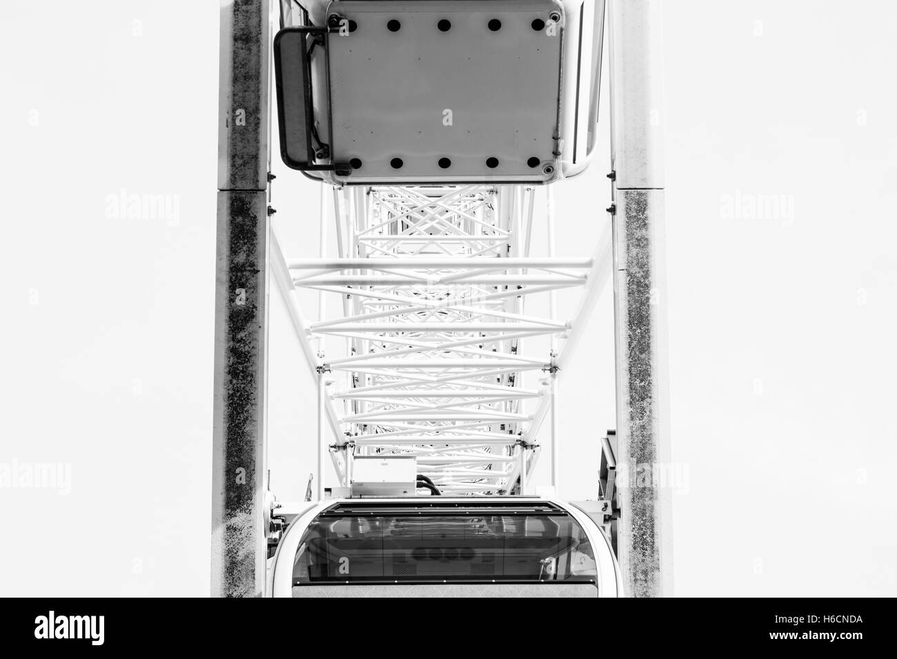 Ruota panoramica nel parco di divertimenti Foto Stock