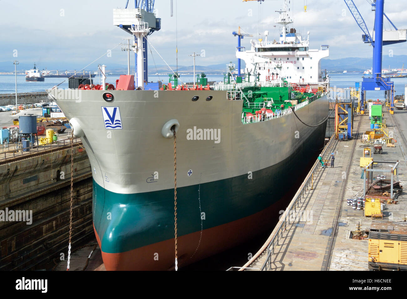 Nave in bacino di carenaggio, Gibilterra Foto Stock