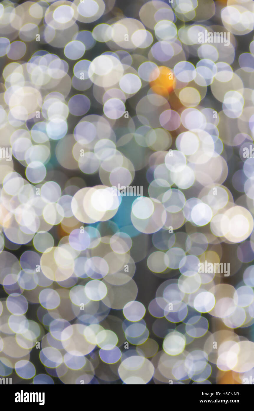 Luce bianca e blu lighgts Natale sfondo con effetto bokeh di fondo Foto Stock