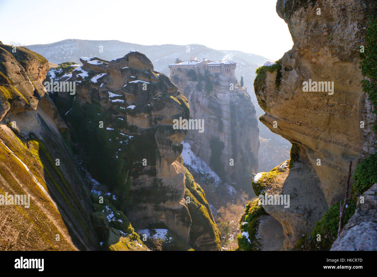 Uno dei sei sopravvivere i monasteri di Meteora in Grecia Foto Stock