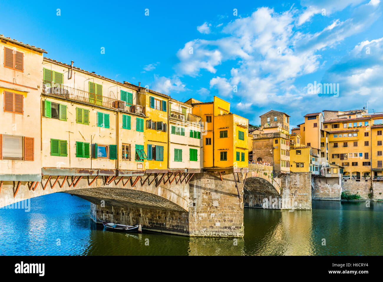 Ponte Vecchio ponte sul fiume Arno, Firenze, Toscana, Italia Foto Stock