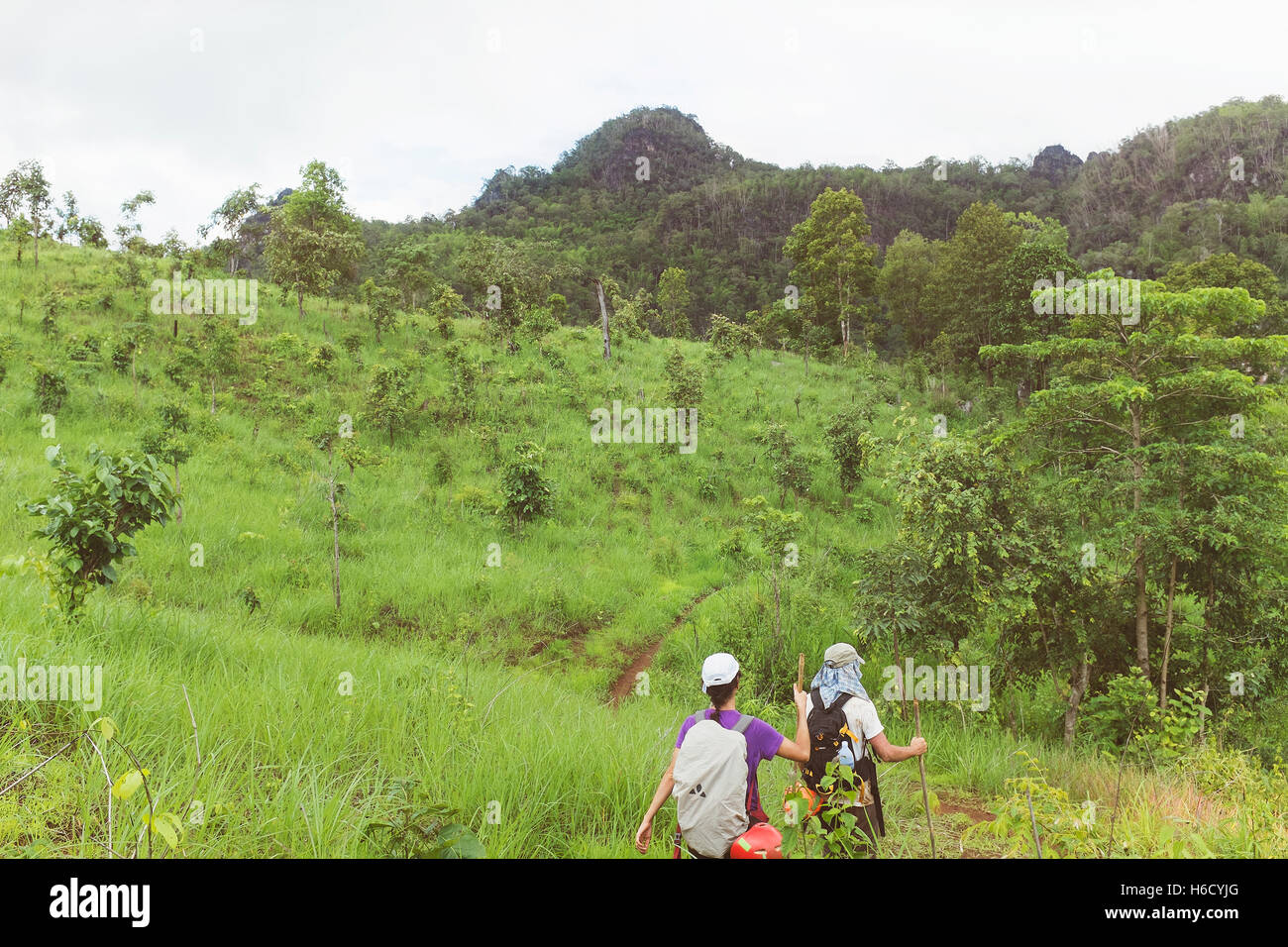 Coppia giovane escursioni attraverso la Thailandia. Foto Stock