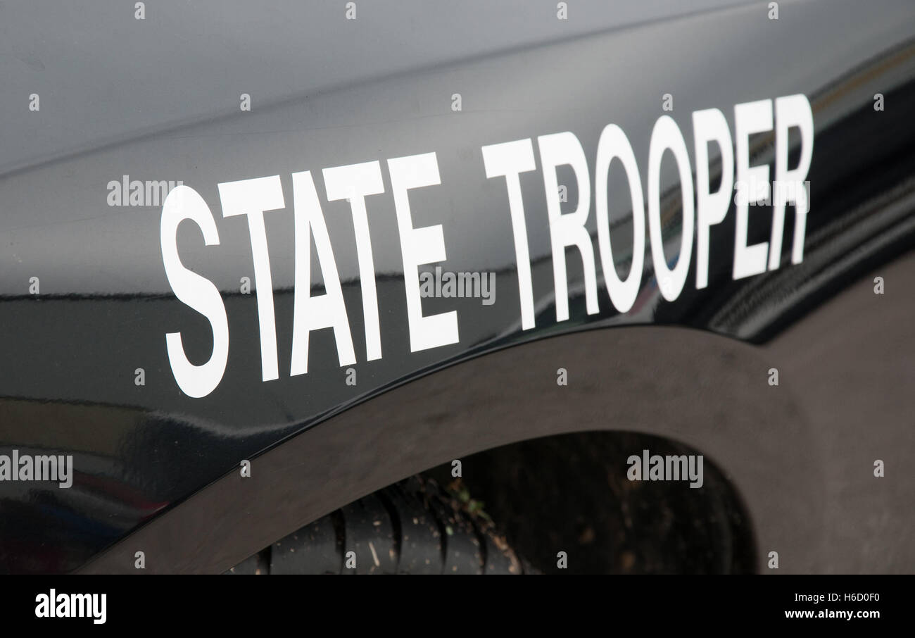 Stato bianco trooper - decalcomania su un nero legge veicolo Foto Stock