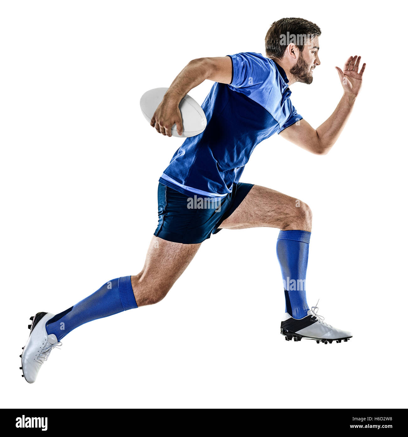 Un caucasian giocatore di rugby man studio isolato su sfondo bianco Foto Stock