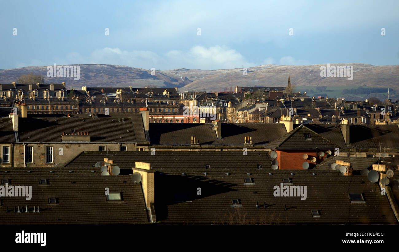 Tetti di Glasgow guardando a nord verso le colline Foto Stock