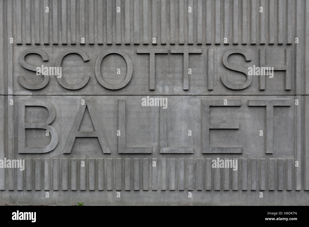 Scottish Ballet logo in calcestruzzo sul loro quartier generale Foto Stock