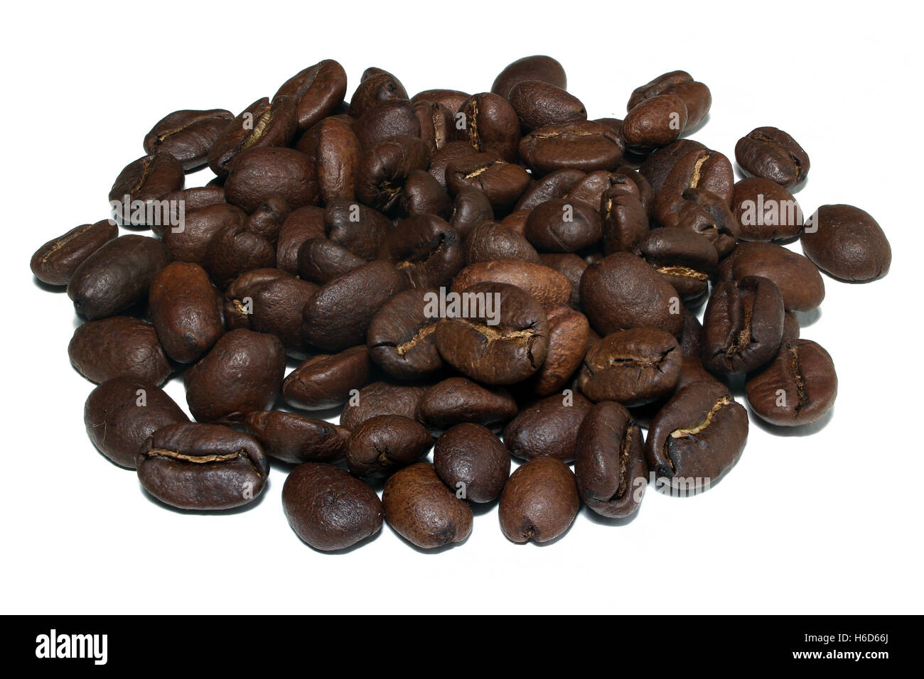 Gruppo di arabica chicchi di caffè con sfondo bianco Foto Stock