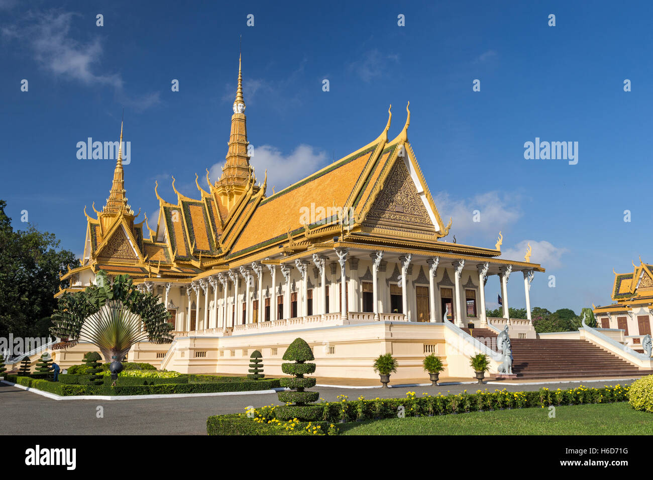 Preah Tineang Tevea Vinichhaya, Sala del Trono, Gable con 4 facce della guglia del Buddha, il Palazzo reale, Phnom Penh, Cambogia Foto Stock