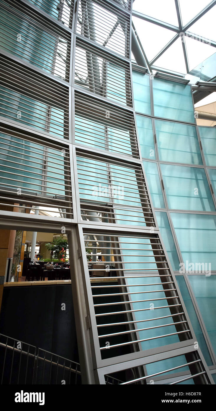 Ufficio verticale lobby interior design in edificio commerciale Foto Stock
